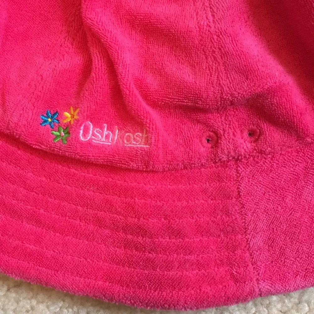 Like new! Oshkosh terrycloth brimmed hat 7-16